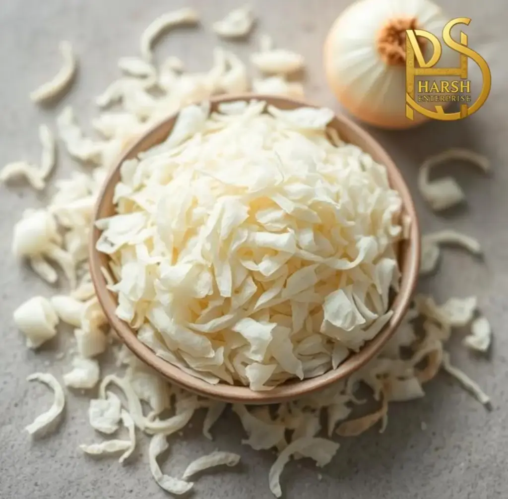 Dehydrated white onion flakes