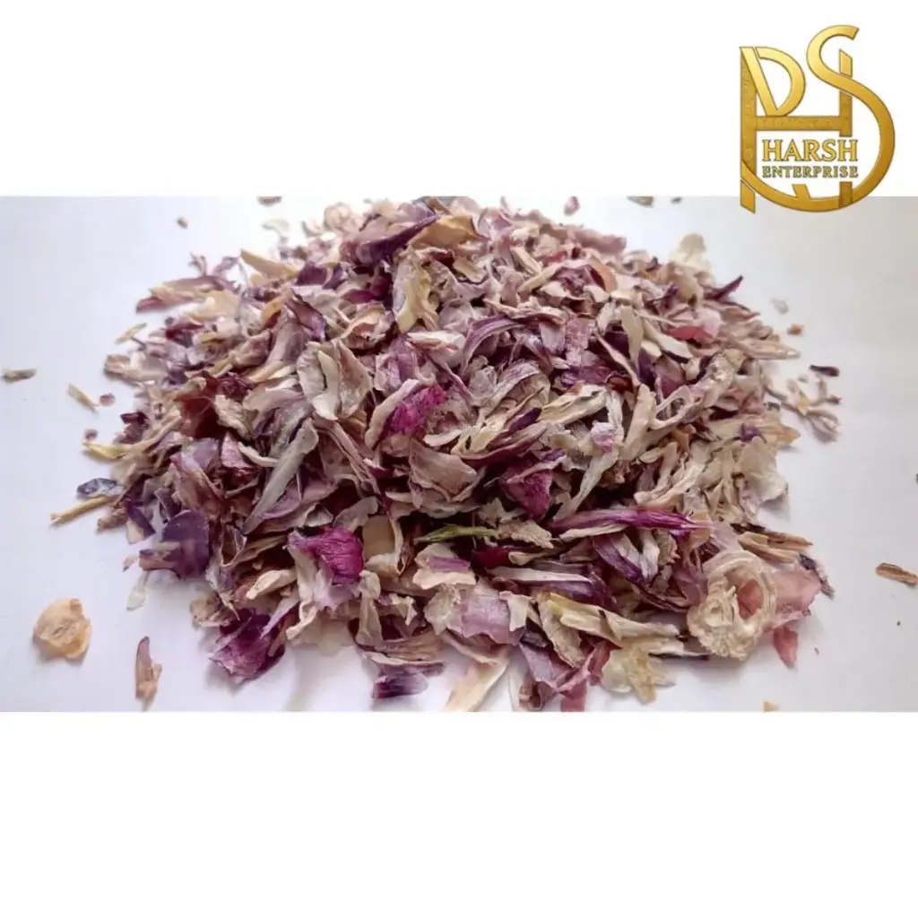 Dehydrated red onion flakes
